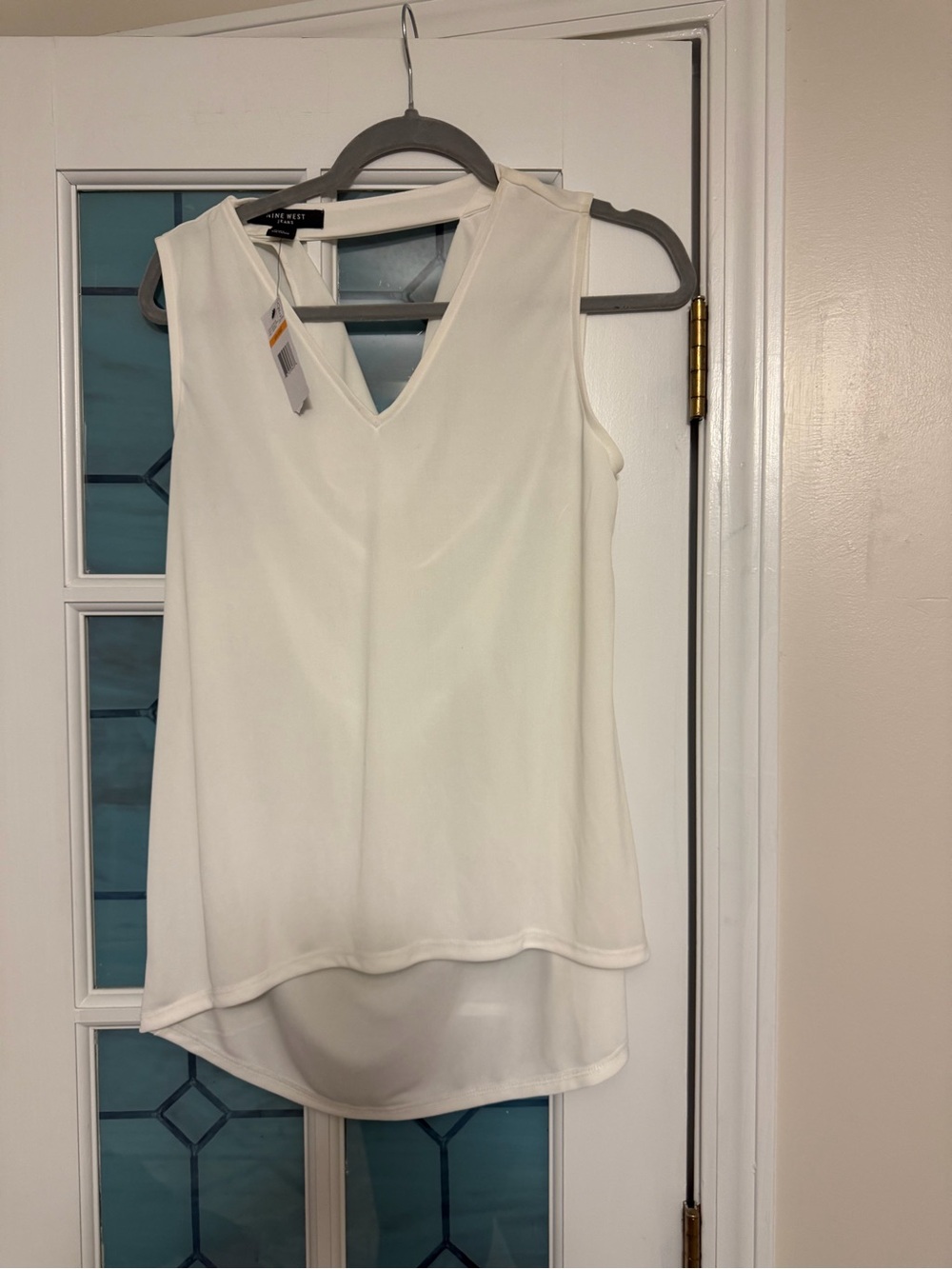 Nine West White Sleeveless V-Neck High-Low Camisole